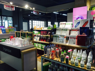 加盟“小資生活”化妝品店 專注服務(wù)，掘金美麗事業(yè)